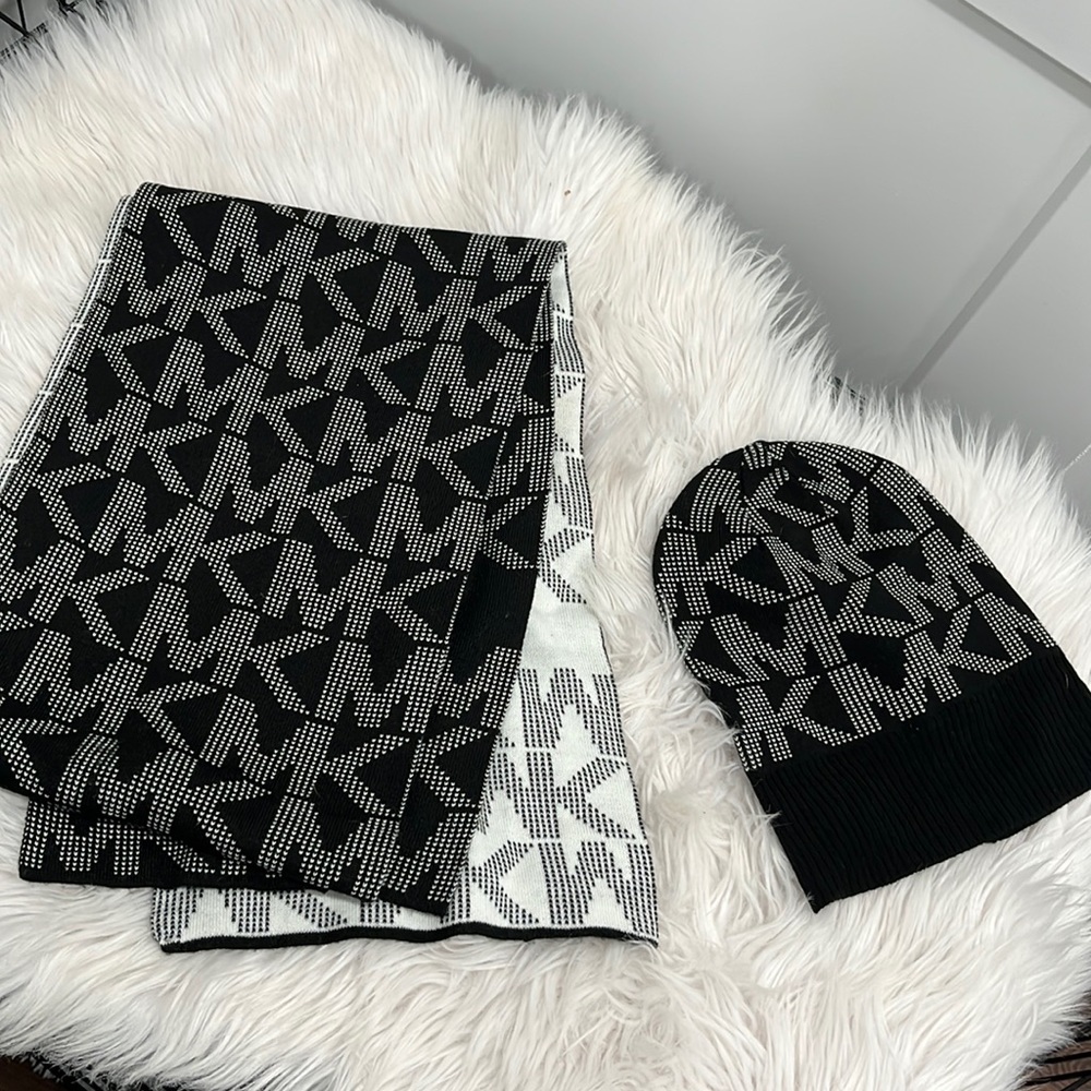 Michael kors scarf and hat set